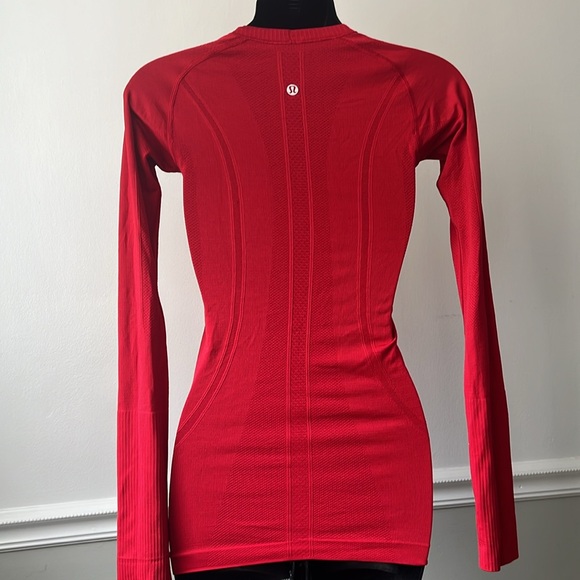 #112. Lululemon Swiftly Tech Long Sleeve 2.0 - Picture 12 of 15